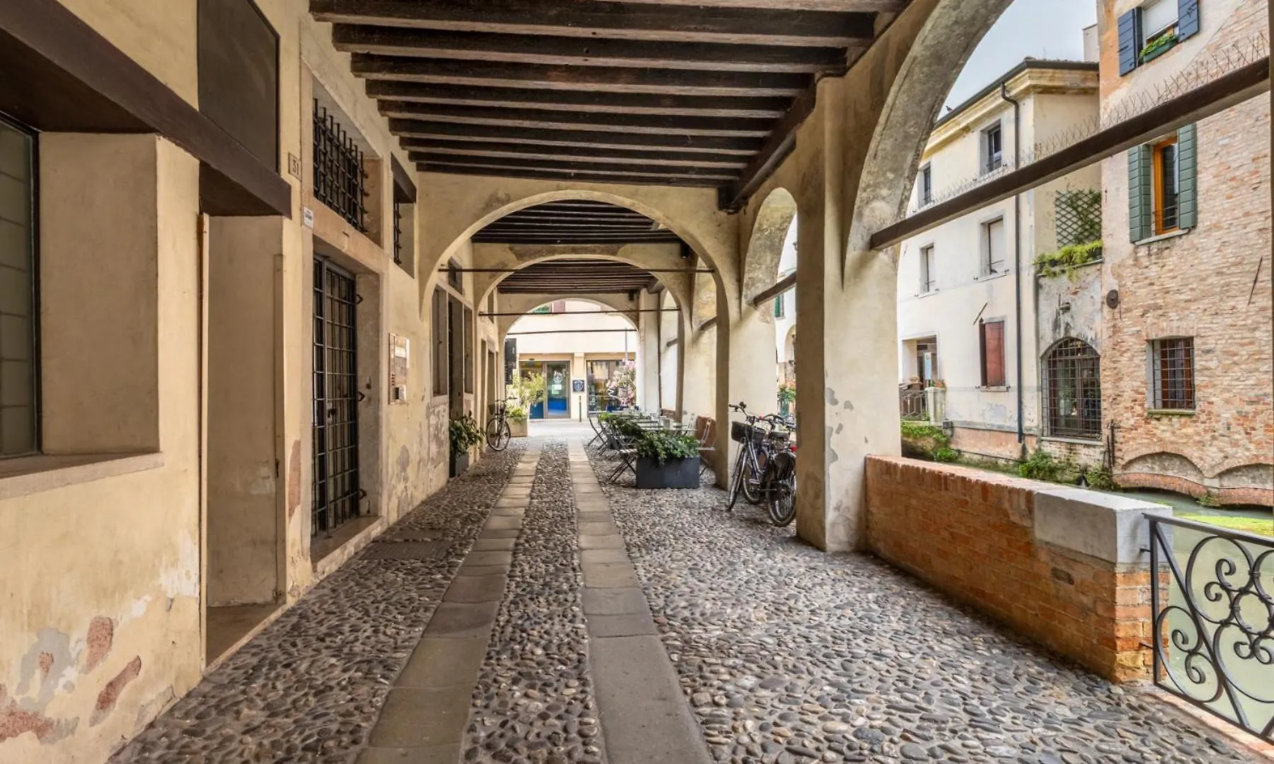 Buranelli33 Riverside Treviso 0*,  Italy